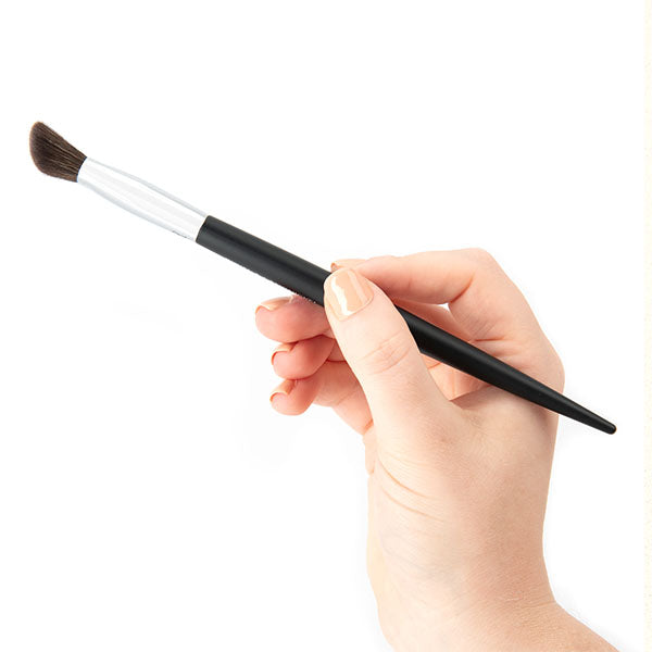 BOM146 Small Angle Complexion Blender Brush - Image 3