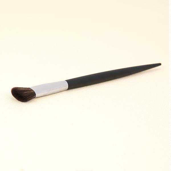 BOM146 Small Angle Complexion Blender Brush - Image 4