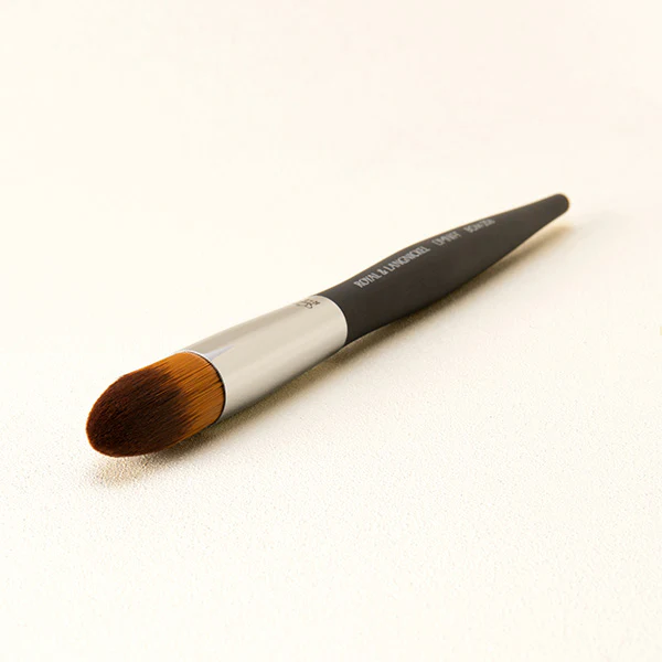 BOM206 Pointed Foundation Brush - Image 4