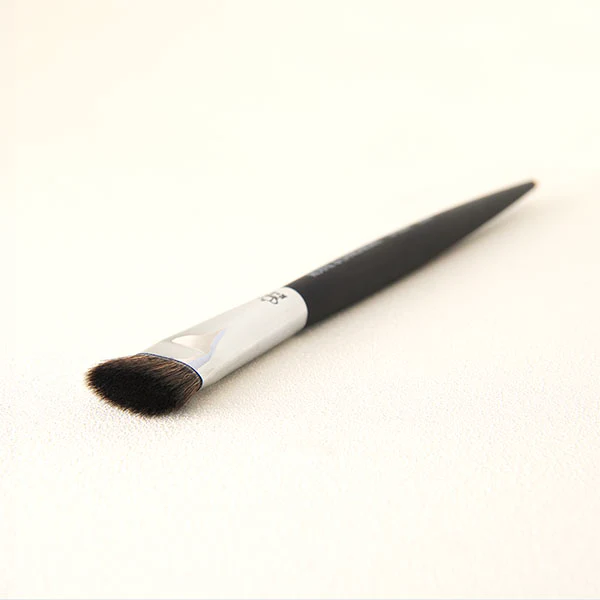 BOM465 Flat Eye Fluff Brush - Image 4