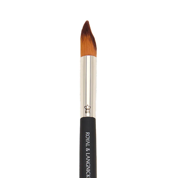 BOM205 Pointed Crescent Concealer Brush